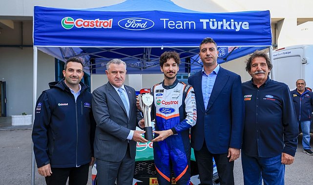 Bakan Bak Formula 1 öncesi İstanbul Park'ta sürüş yaptı