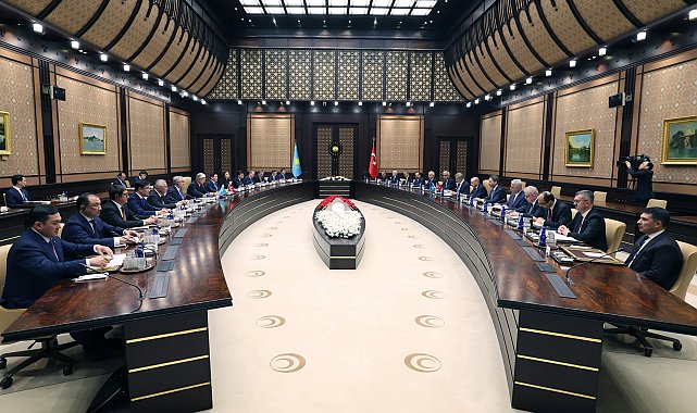 Bakan Bayraktar, Kazakistan Enerji Bakanı Akkenzhenov ile görüştü