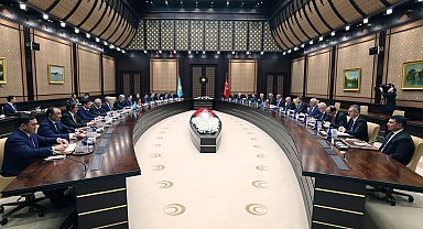 Bakan Bayraktar, Kazakistan Enerji Bakanı Akkenzhenov ile görüştü