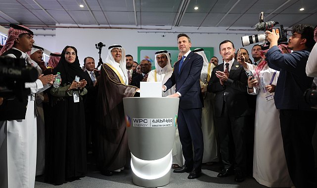 Bakan Bayraktar, Suudi Arabistan Enerji Bakanı Al Saud ile fuar açılışı yaptı