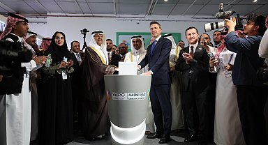 Bakan Bayraktar, Suudi Arabistan Enerji Bakanı Al Saud ile fuar açılışı yaptı