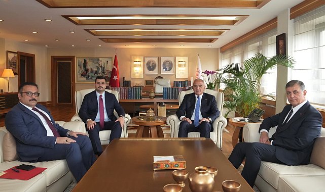 Bakan Ersoy, AK Parti'li İnan ve İzmir Büyükşehir Belediye Başkanı Tugay'ı kabul etti