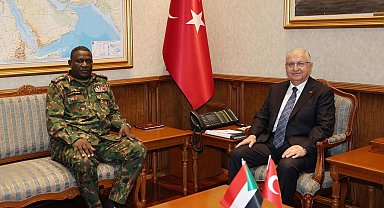 Bakan Güler, Sudan Kara Kuvvetleri Komutanı'nı kabul etti