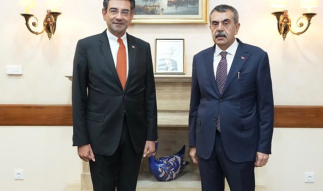 Bakan Tekin, Türkiye'nin Tiflis Büyükelçiliği'ni ziyaret etti