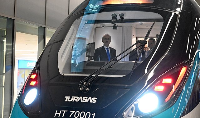 Bakan Uraloğlu, Milli Hızlı Tren'i test etti
