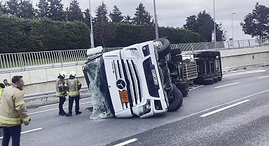 Bakırköy'de LNG yüklü tanker devrildi: 1 yaralı -1