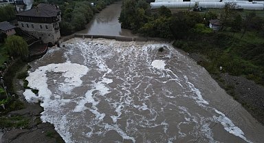 Bartın Irmağı yağmur sonrası köpürdü