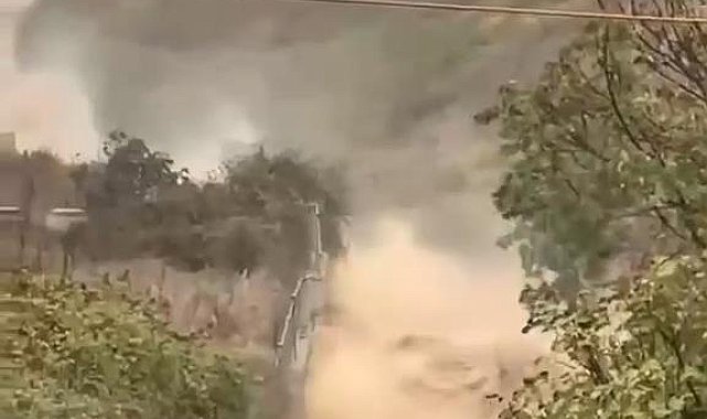 Başakşehir'de dere taştı; yağmur suyu nehir gibi aktı