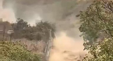 Başakşehir'de dere taştı; yağmur suyu nehir gibi aktı