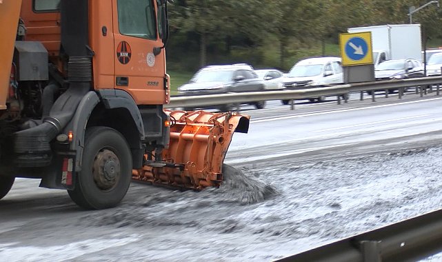Başakşehir'de hafriyat yola döküldü; trafik yoğunluğu oluştu Geniş haber