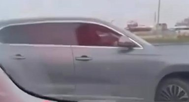 Başakşehir'de trafikte tartışan 2 sürücü kamerada