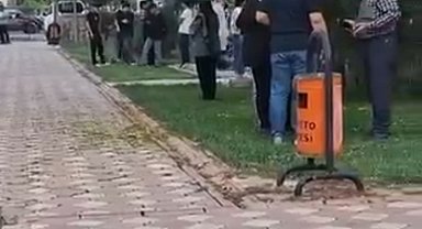 Batman'da halı silkelerken 8'inci kattan düşüp öldü