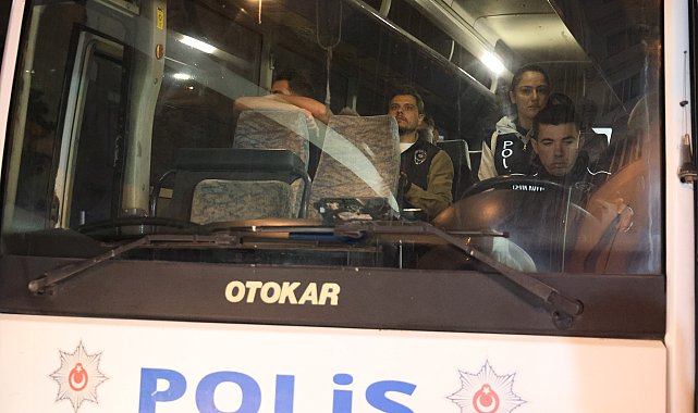 Bayraklı Belediyesi'ne yönelik operasyonda gözaltına alınan 43 şüpheli adliyede