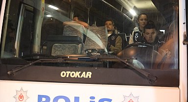 Bayraklı Belediyesi'ne yönelik operasyonda gözaltına alınan 43 şüpheli adliyede