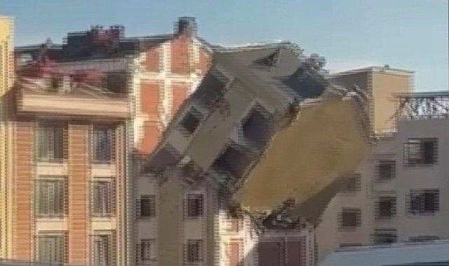 Bayrampaşa'da yıkımı yapılan binanın bir bölümü askıda kaldı