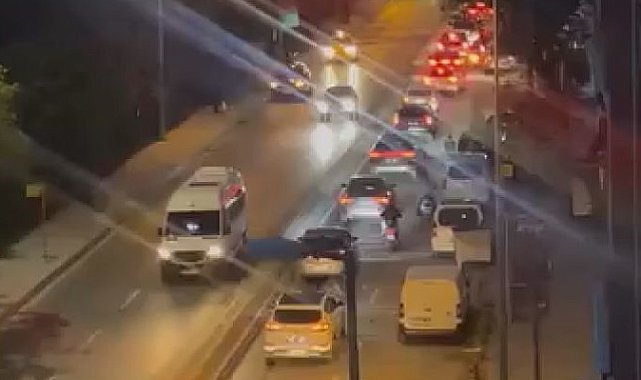 Bayrampaşa'da yol çöktü; mahsur kalanlar var -1