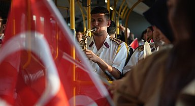 Belediye otobüsünde bando sürprizi
