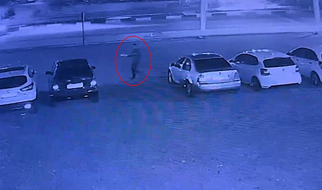 Benzin dökerek 6 otomobili ateşe verdi
