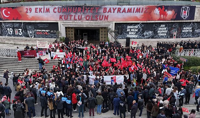 Beşiktaş'ta Cumhuriyet yürüyüşü düzenlendi