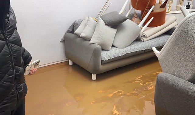 Beykoz'da su basan ev çamur içinde kaldı: Yardım talep ediyorum