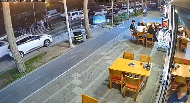 Beylikdüzü'nde dengesini kaybedip yere düştü; motosiklet çarptı: 1 ölü 1 yaralı