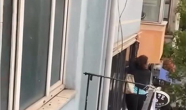 Beyoğlu'nda 'İmdat polis yok mu' diye bağırdı; çıktığı otel tabelasından düşerek yaralandı