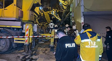 Beyoğlu'nda 5 katlı metruk bina çöktü -1