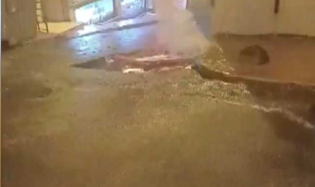 Beyoğlu'nda elektrik kabloları alev alev yandı