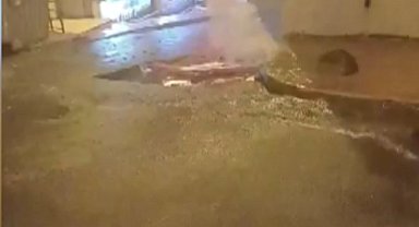 Beyoğlu'nda elektrik kabloları alev alev yandı