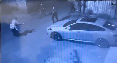Beyoğlu'nda eşinin babasının evini bastı; kayınpederine saldırdı, havaya ateş açtı