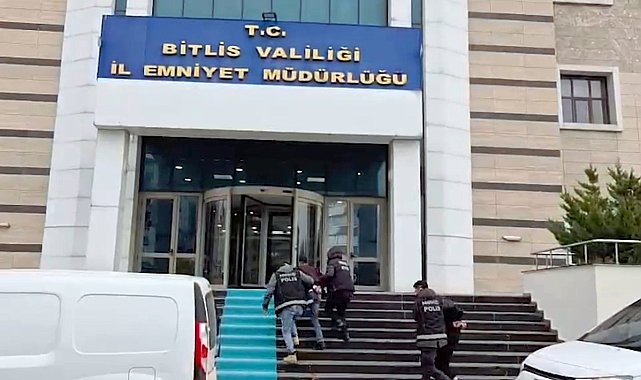 Bitlis'te aracın gizli bölmelerinde 2 kilo 914 gram metamfetamin ele geçti: 2 tutuklama