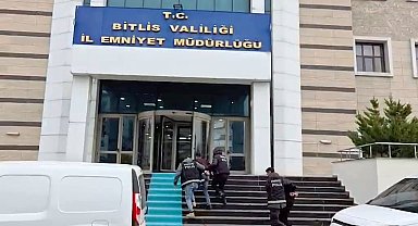 Bitlis'te aracın gizli bölmelerinde 2 kilo 914 gram metamfetamin ele geçti: 2 tutuklama