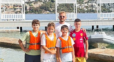 Bodrum'da çocuklar yelken için dümene geçti