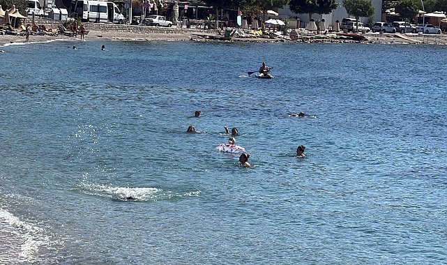 Bodrum'da ekim ayında turistlerin deniz keyfi