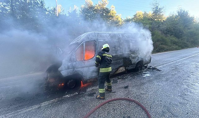 Bodrum'da okul servis minibüsü yandı