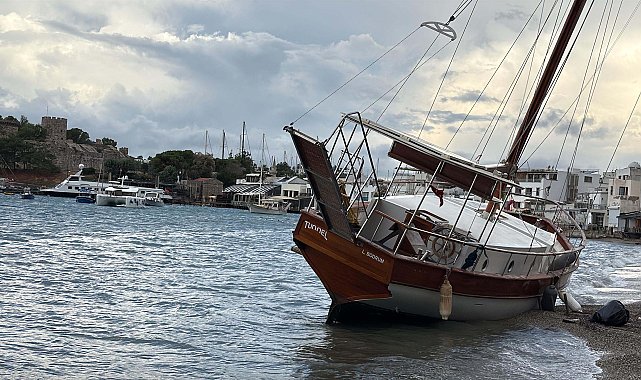 Bodrum'da yelkenli tekne karaya oturdu
