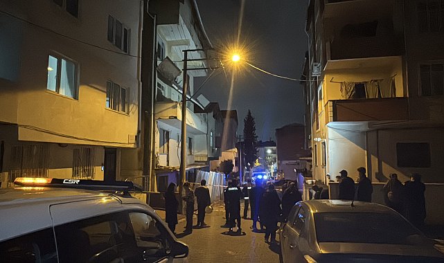 Boşaltılan binada balkon çöktü, sokak giriş-çıkışa kapatıldı