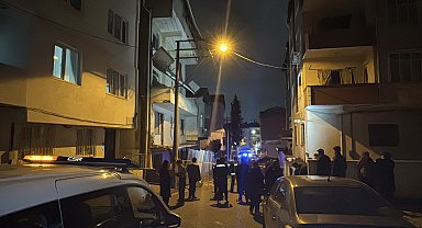 Boşaltılan binada balkon çöktü, sokak giriş-çıkışa kapatıldı