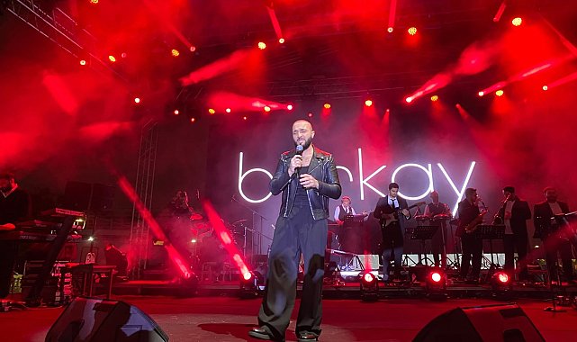 Bursa'da 29 Ekim Cumhuriyet Bayramı kutlamaları Berkay konseriyle sona erdi