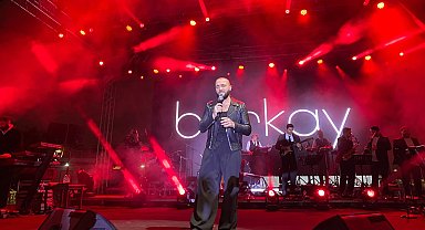 Bursa'da 29 Ekim Cumhuriyet Bayramı kutlamaları Berkay konseriyle sona erdi