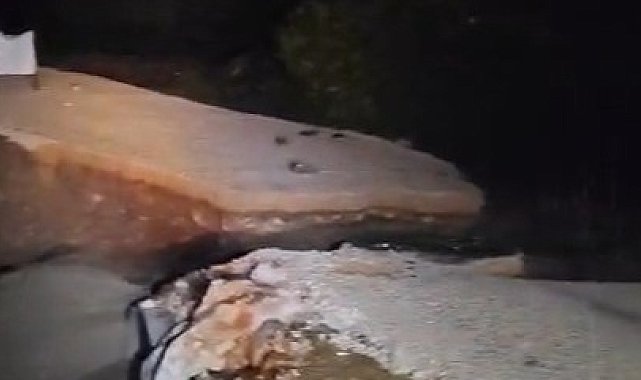 Bursa'da köprü çöktü; yolda mahsur kalan sürücüler kurtarıldı