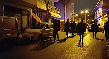 Bursa'da oğlunun bıçakla rehin aldığı anne, polisin operasyonuyla kurtarıldı
