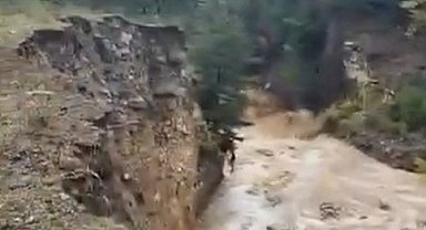 Bursa'da sağanak; dere taştı, mahsur kalanlar kurtarıldı