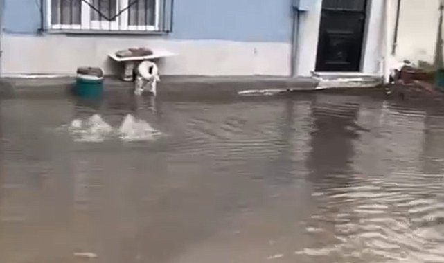 Bursa'da sağanak; yollar göle döndü