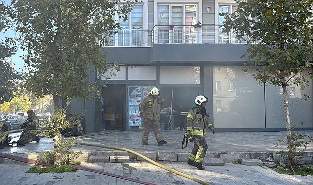 Büyükçekmece'de marketin deposunda yangın
