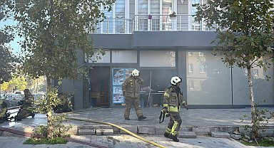 Büyükçekmece'de marketin deposunda yangın