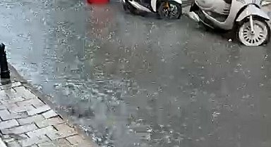 Çanakkale'de sağanak nedeniyle yollar göle döndü