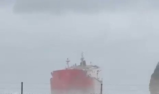 Çatalca'da gemi karaya oturdu -1