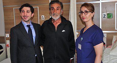 Cebinde taşıdığı iple ayağını kaldırıyordu, ameliyattan bir gün sonra yürüdü