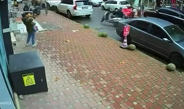 Çekmeköy'de aküsü değiştirilen motosiklet hareket etti; yardım ederken yere düştü